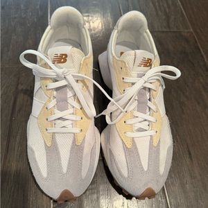 New Balance 327 Tennis Shoes